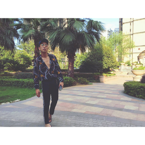 国产高三清纯女学生让
